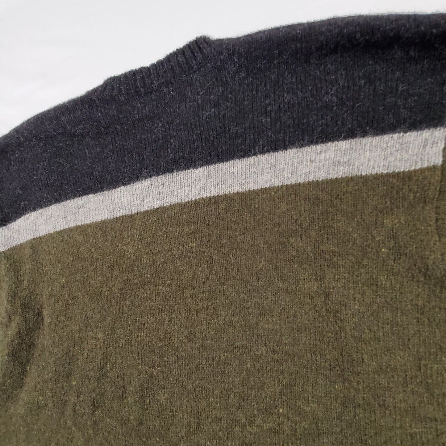 Vintage J Crew Men’s Size 100% Shetland Wool V-Neck Sweater Green XL