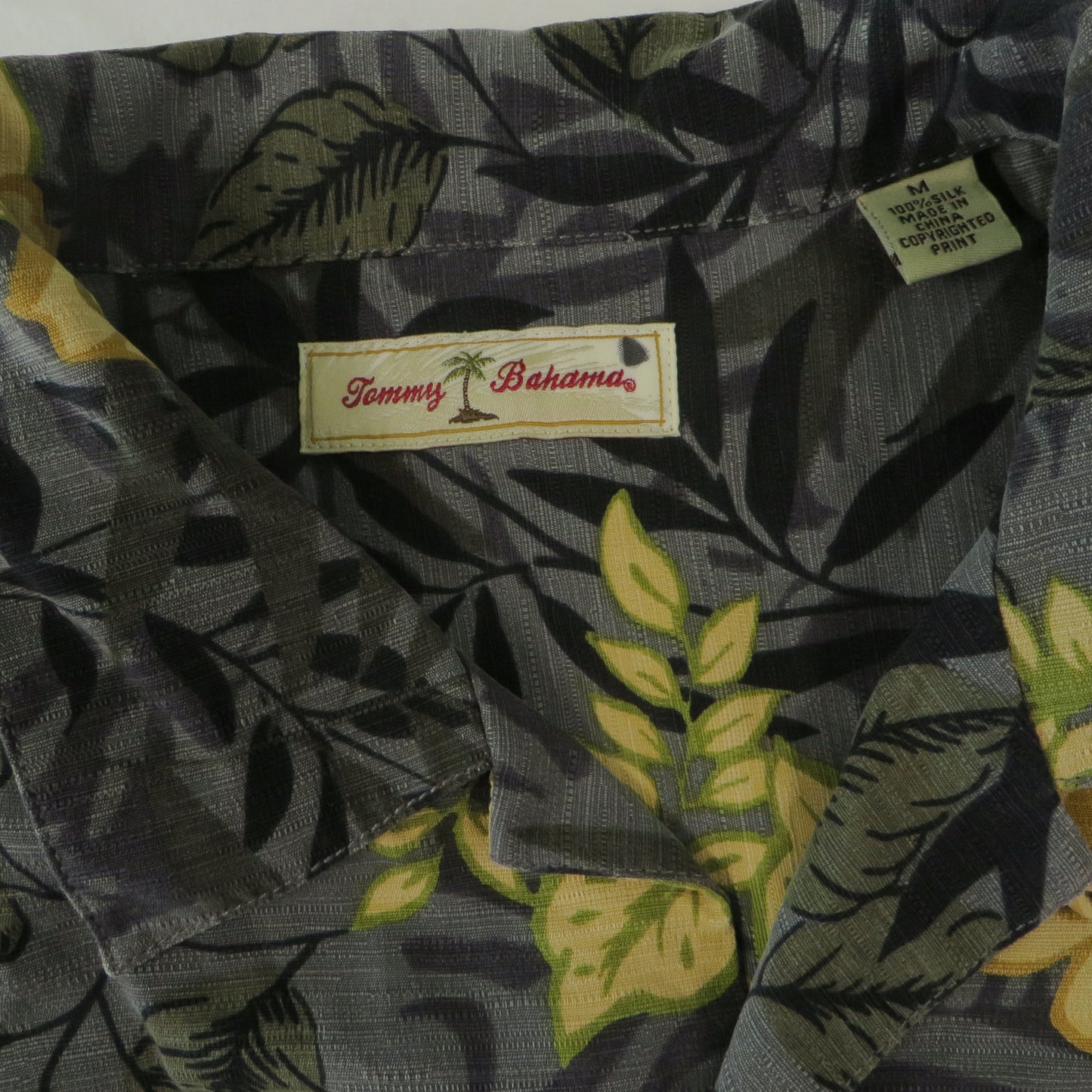 Tommy Bahama Silk Floral Leaf Hawaiian Button Up Camp Shirt Men's Medium